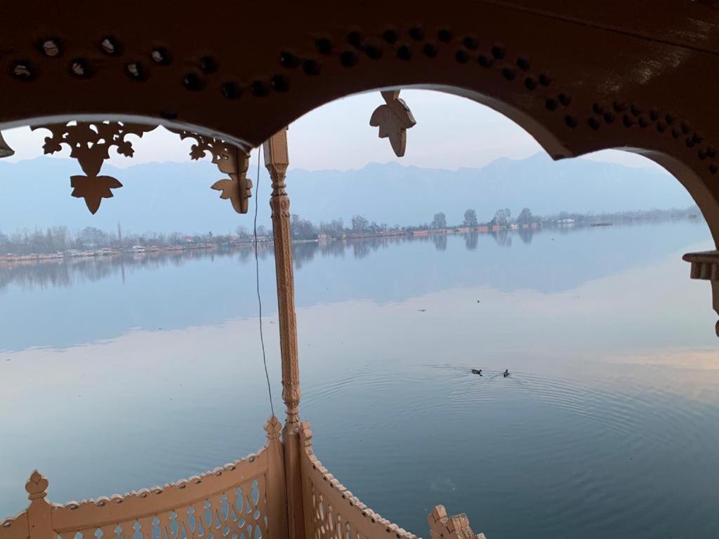 Yadgaar Houseboats Hotel Srinagar  Bagian luar foto