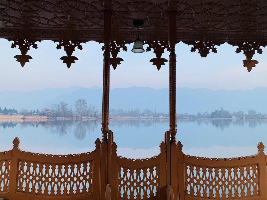 Yadgaar Houseboats Hotel Srinagar  Bagian luar foto