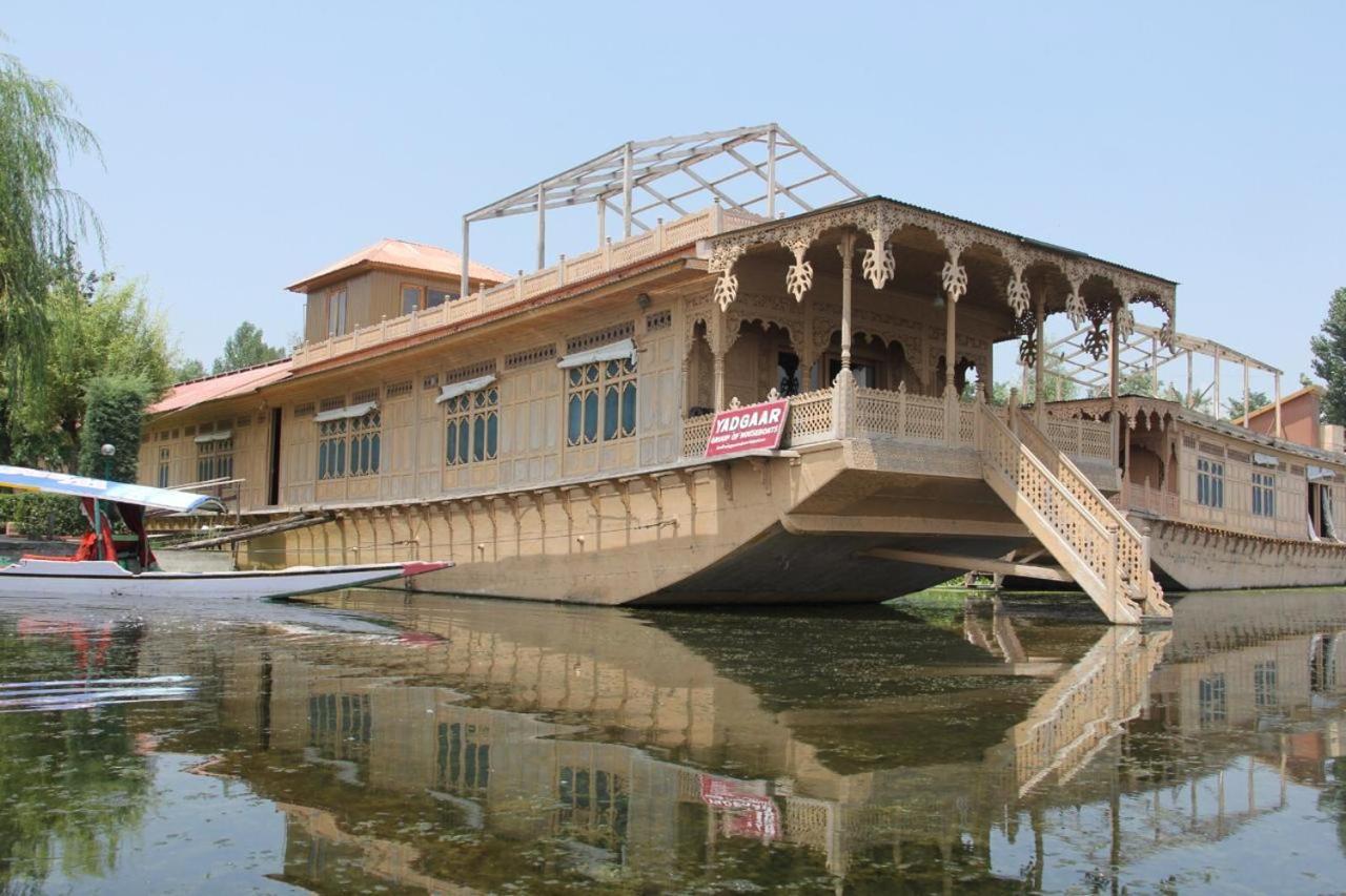 Yadgaar Houseboats Hotel Srinagar  Bagian luar foto