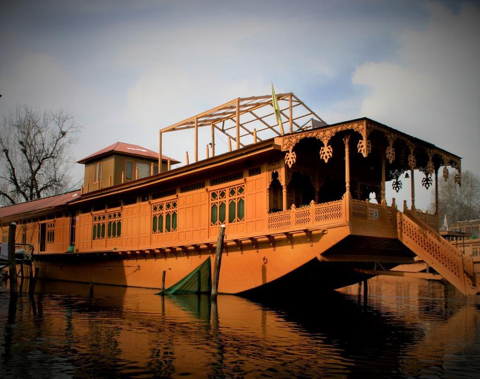 Yadgaar Houseboats Hotel Srinagar  Bagian luar foto