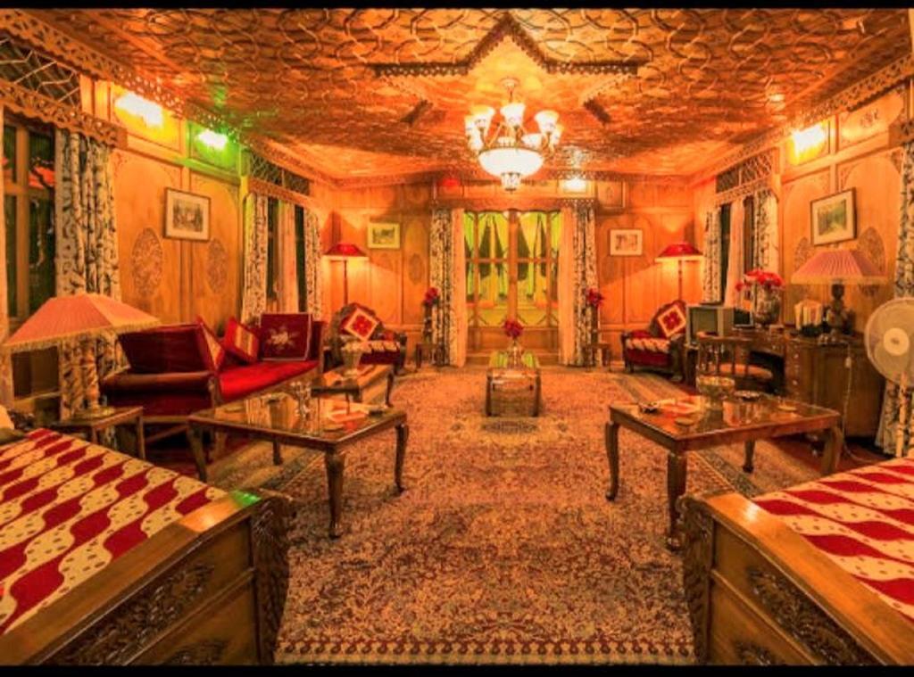 Yadgaar Houseboats Hotel Srinagar  Bagian luar foto