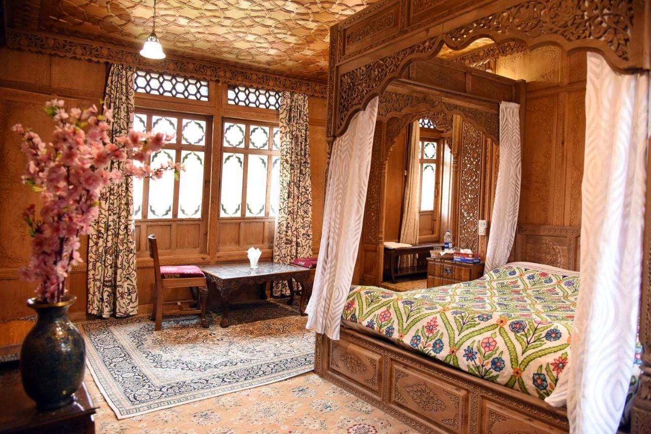 Yadgaar Houseboats Hotel Srinagar  Bagian luar foto