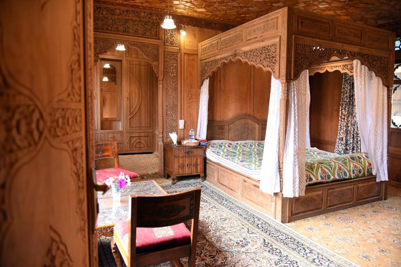 Yadgaar Houseboats Hotel Srinagar  Bagian luar foto