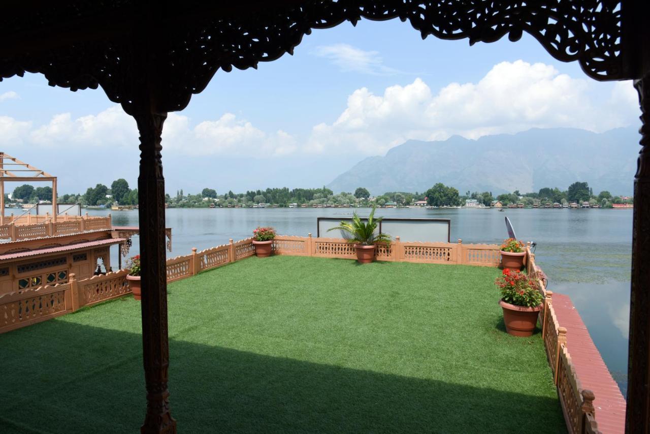 Yadgaar Houseboats Hotel Srinagar  Bagian luar foto