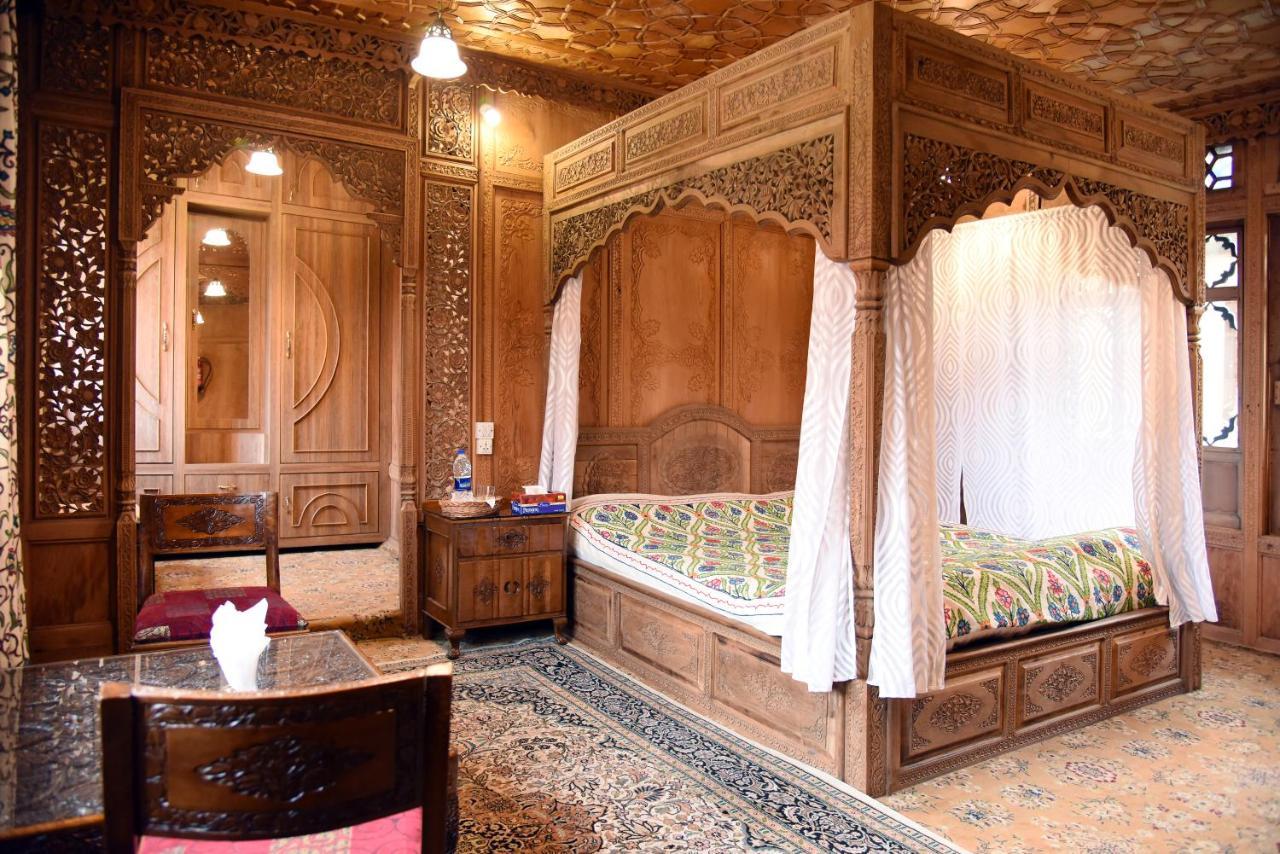 Yadgaar Houseboats Hotel Srinagar  Bagian luar foto