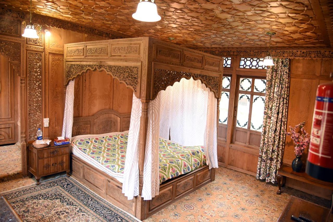 Yadgaar Houseboats Hotel Srinagar  Bagian luar foto