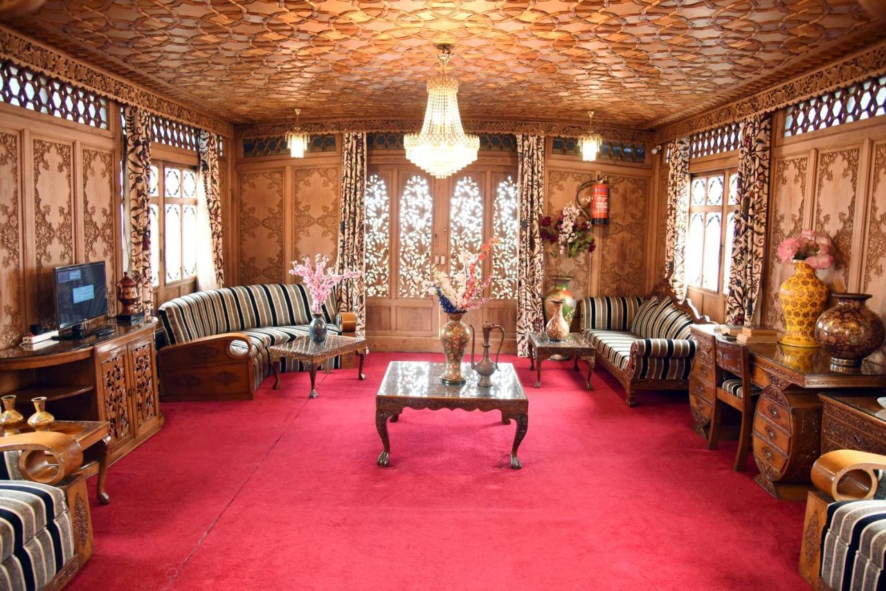 Yadgaar Houseboats Hotel Srinagar  Bagian luar foto