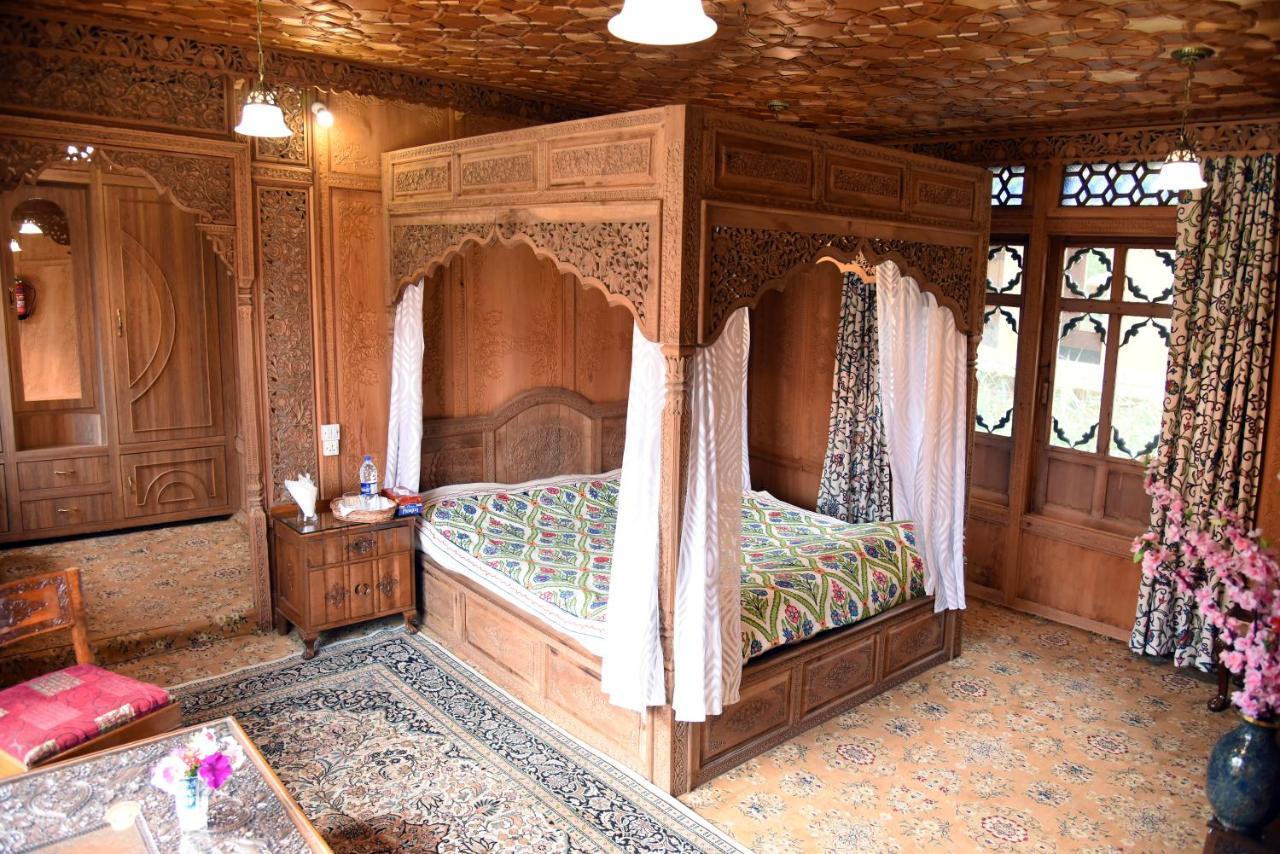 Yadgaar Houseboats Hotel Srinagar  Bagian luar foto